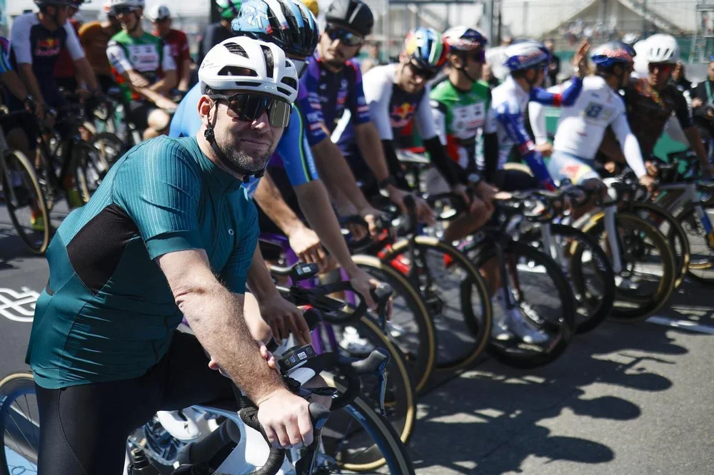 Le Mans (France), 07/05/2026.- British former cyclist Mark Cavendish takes part in the MotoGP Cycling Challenge as part as the French Motorcycling Grand Prix in Le Mans, France, 07 May 2026. (Motociclismo, Ciclismo, Francia) EFE/EPA/YOAN VALAT