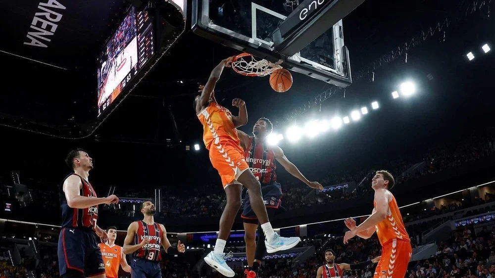 El Valencia Basket sufrió su tercera derrota consecutiva ante Baskonia